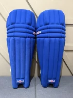 BATTING LEG-GUARD -  MORRANT IMTERNATIONAL ULTRA LITE MADE IN UK BLUE/WHITE